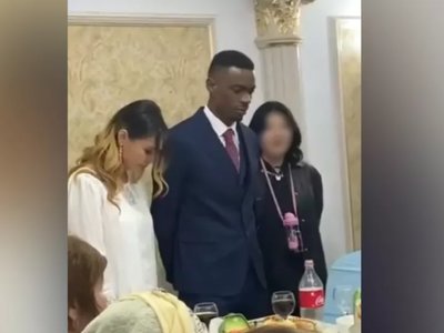 Тағы бір қазақ қызы африкалыққа кетті (видео)