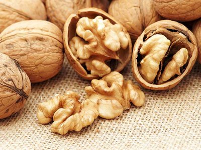 Жаңғақтың жүрекке жәрдемі бар