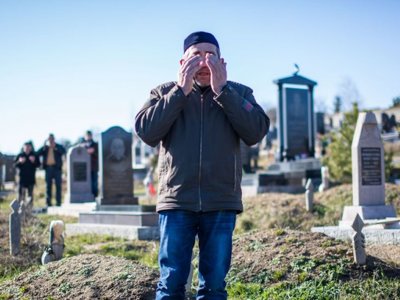 Күндіз-түні қарауылдаймыз”: Алматыда тәртіпсіздіктер кезінде қаза тапқан азаматтың зиратын жақындары күзетуге мәжбүр