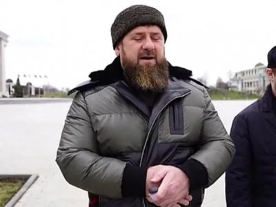 “Басты мақсатымыз – Киевті алу”: Желіде Киев маңындағы соғыс аймағында жүрген Рамзан Қадыровтың видеосы таралды