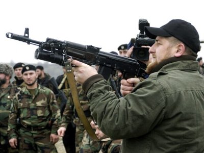 Украинада өлген Қадыров әскерін шошқа терісінде жерлейді