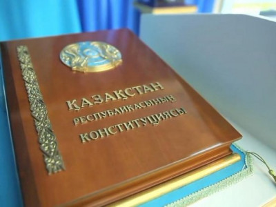 Алматыда Конституциялық реформалар мен әлеуметтік даму моделін трансформациялаудың өзекті мәселесі талқыланды