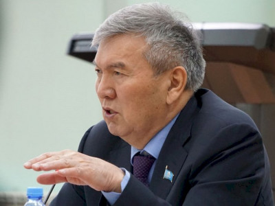 Академик Алшанов жастарға Конституцияға енгізілетін өзгерістерді түсіндірді