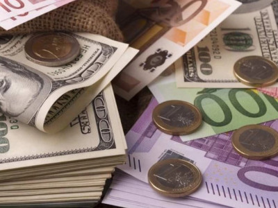 Мамандар еуроның доллардан да арзан болуы мүмкін екенін болжады