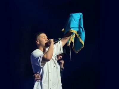 Сабақ болды: Әнші Shiza сахнадағы қателігін мойындап, түсініктеме берді