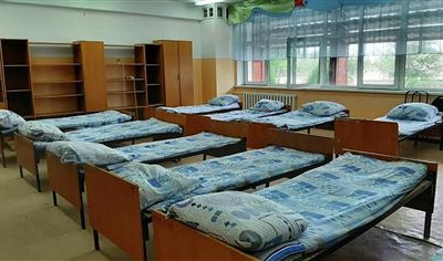 Балалар бөтен адамдармен бірге түнеген: Қызылордада жазғы лагерден шу шықты