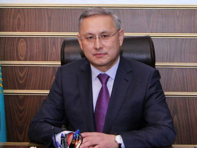 Сенаттан бір депутат кетті