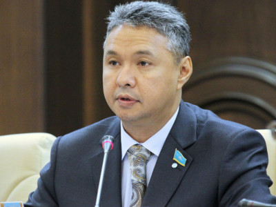 Азат Перуашев: Ұлттық банк ұлттық экономиканың мүддесін қашан ойлайды?