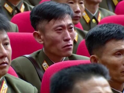 Ким Чен Ынның қызуы көтерілгенін естіген шенеуніктер егіліп жылады