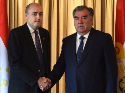 Азат Еуропа/Азаттық радиосының президенті Джейми Флай тәжік президентіне наразылық хатын жолдады