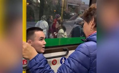 «Үлкендерді сыйламаймын: автобуста орын үшін жанжал шығарған жігіт шын жағдайды түсіндірді