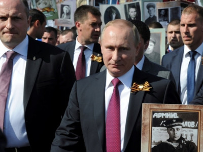 Путиннің ата-анасының қабіріне жазба қалдырған зейнеткер түрмеге жіберілуі мүмкін