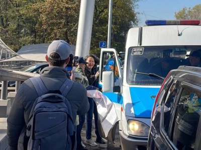 Алматыда Путиннің сапарына қарсылық білдірмек болған белсенділерді полиция ұстап әкетті