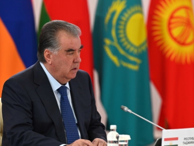 Рахмон Астанадағы жиында Путинді Орталық Азия елдерін құрметтеуге шақырды