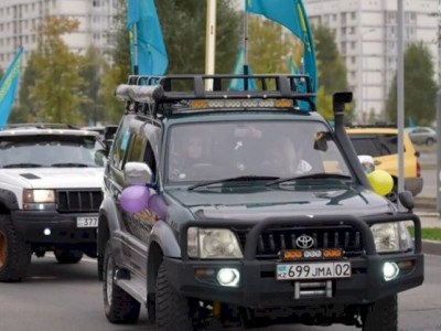Алматыда Республика күнінің құрметіне арналған автошеру өтті