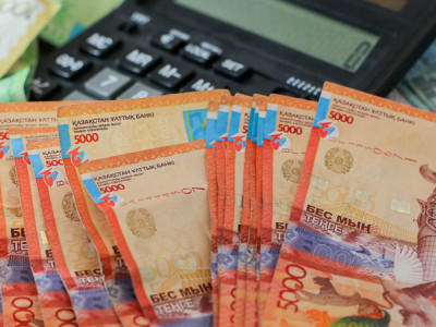 Теңгенің жасанды бағамы зейнетақы жинақтарына зиянын тигізуде