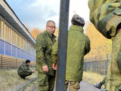 The Insider: Алғы шепке барғысы келмейтіндерді Донецк облысындағы жертөледе ұстап отыр