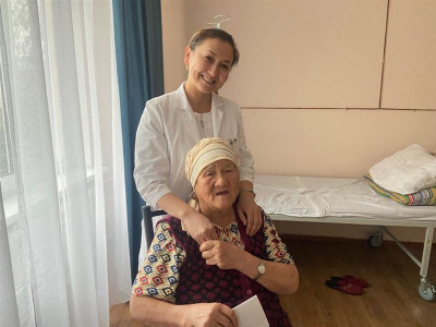 Дәрігерлер әжейдің көру қабілетін қалпына келтіріп берді