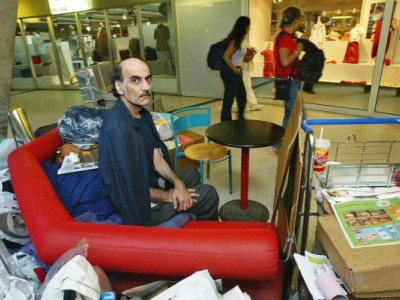 Париж әуежайында 18 жыл өмір сүрген Иран азаматы Мехран Кәрими қайтыс болды