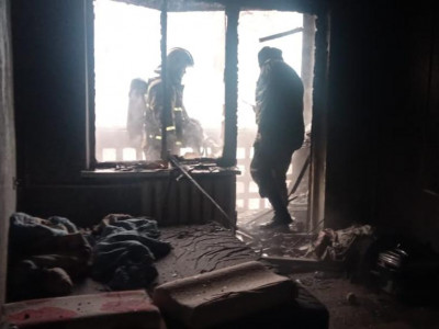Алматыда өрт сөндірушілер 2 жасар қызды құтқарып қалды
