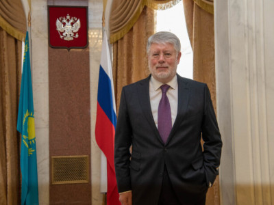 Қазақстандықтар алға қадам басуы үшін екі тілді қатар білуі керек – Ресей елшісі
