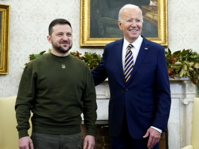 Ақ үйде Байден мен Зеленский кездесті