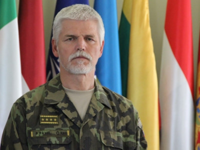 Чехиядағы президент сайлауы: Алғашқы турда отставкадағы генерал Петр Павел озды