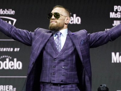 UFC жұлдызы Конор МакГрегорды көлік қағып кетті