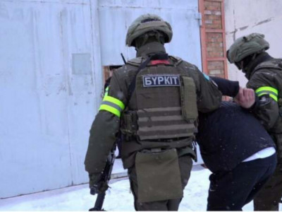 ШҚО полицейлері интернет-алаяқтар тобын ұстады