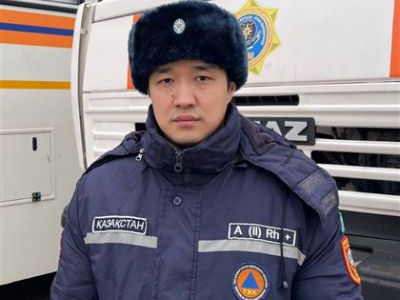 «Өмір мен өлім үшін арпалысқан талай адамды көрдік»: Үсен Аятханұлы өмірін тәуекелге тігіетін мамандығы жайлы айтып берді