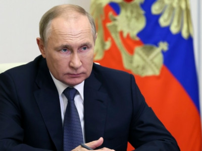 Путин жалдамалы қызметкерлердің беделіне нұқсан келтіргендерді 7 жылға дейін соттайтын заңға қол қойды
