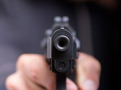 В Шахтинске полицейскому пришлось выстрелом остановить драку