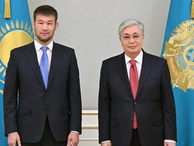 Мемлекет басшысы аралас жекпе жек шебері Шавкат Рахмоновты қабылдады
