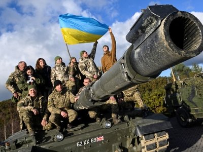 Украина жауынгерлері Ұлыбританияда Challenger 2 танкісін басқаруды үйреніп қайтты