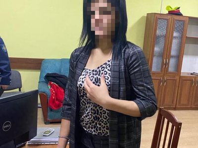 Достарым кезек-кезек әйелімді сипалайды Видео секс кішкентай қыздармен