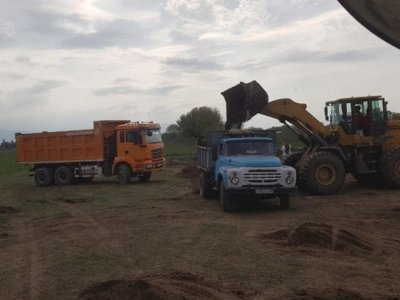 Құнарлы топырақты заңсыз өндірушілерге қатысты сотқа дейінгі тергеу жүргізілуде