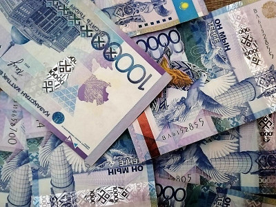 Жергілікті жұмысшылар мен шетелдіктерді алалаған кәсіпорындарға 64,3 млн теңге айыппұл салынды