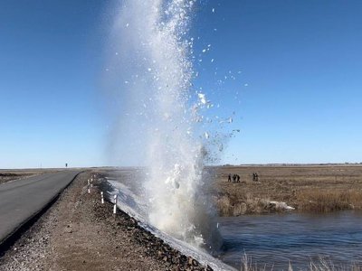 Колутон өзенінде үлкен мұз блоктары жарылды