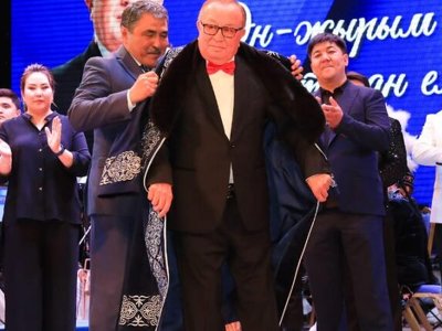 Таразда белгілі әнші-композитор Алтынбек Қоразбаевтың 75 жас мерейтойына арналған кеш өтті