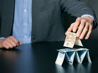 Талдықорғанда Q-net қаржы пирамидасын басқарған күдікті қамалды