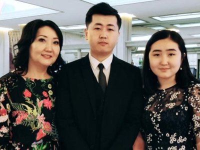 Мақпал Жүнісова қызы Мерейдің туған анасын көпшілікке көрсетті