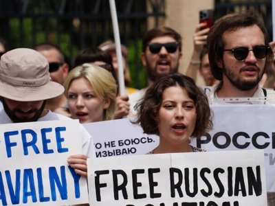 Ресейде оппозиционер Навальныйға қолдау білдірген 100-ден астам адам қамалған