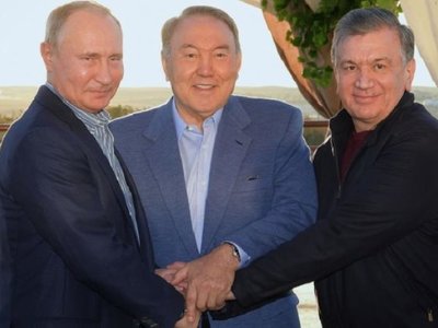 Нұрсұлтан Назарбаев Ресей және Өзбекстан президенттерімен кездесті