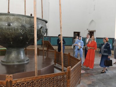 ЮНЕСКО-ның бас директоры Қожа Ахмет Ясауи кесенесіне барды