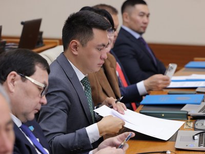 Депутат болғалы қиын болды. Фейк аккаунттан шаршаған Мұқаев мұңын шақты