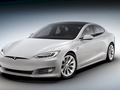 Tesla 16 мың электромобилін кері қайтарады