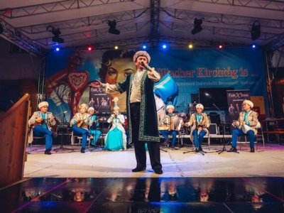 Жамбылдық өнерпаздар Аустрияда өткен “Villacher Kirchtag” фестивалінде өнер көрсетті
