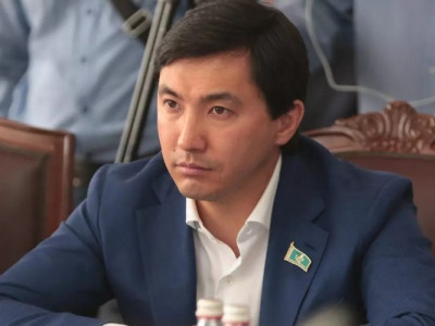 Сот Қайрат Құдайбергенді қамауда ұстау мерзімін 21 қыркүйекке дейін ұзартты 