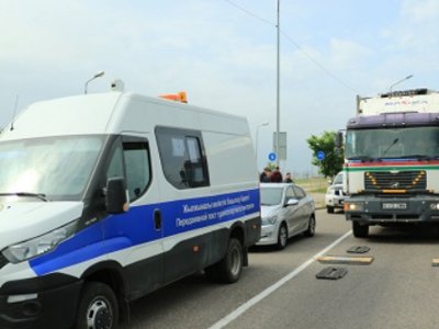 Жетісулық шенеунік әр көліктен 50 мың теңге алып отырған
