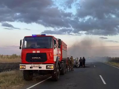 БҚО-да 20 тонна киім тиелген жүк көлігінің тіркемесі жанып кетті